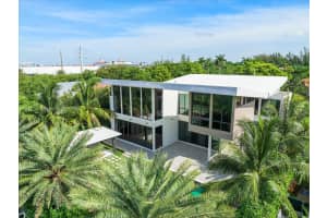 521 Holiday Dr, Hallandale Beach, FL 33009, Sold 01/30/24