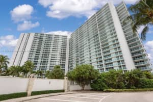 100 Bayview Dr APT 1014, Sunny Isles Beach, FL 33160, Sold 09/01/23