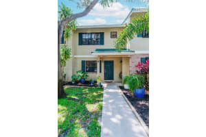 476 Westree Ln, Plantation, FL 33324, Sold 08/10/23