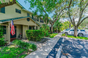 476 Westree Ln, Plantation, FL 33324, Sold 08/10/23