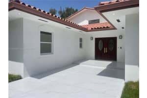 19740 W St Andrews Dr, Hialeah, FL 33015, Sold 12/11/23