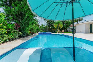 19301 Royal Birkdale Dr, Hialeah, FL 33015, Sold 10/03/23
