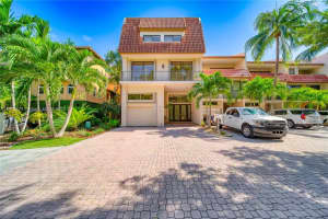 6150 Paradise Point Dr 6150 Palmetto Bay, FL 33157 - Off Market