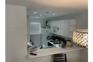 7915 NW 8th St #1b, Miami, FL 33126, Sold 12/05/23