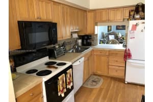 450 Commodore Dr APT 211, Plantation, FL 33325, Sold 10/11/23