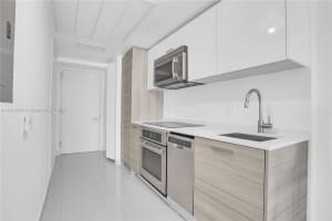 1300 Brickell Bay Dr APT 2800, Miami, FL 33131, Sold 09/08/23