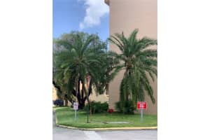8887 Fontainebleau Blvd APT 402, Miami, FL 33172, Sold 08/22/23