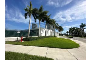 14951 Royal Oaks Ln APT 2007, North Miami, FL 33181, Sold 09/01/23