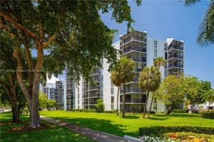 3401 N Country Club Dr APT 409, Aventura, FL 33180, Sold 10/03/23