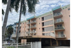 1655 W 44th Pl APT 305, Hialeah, FL 33012, Sold 01/31/24