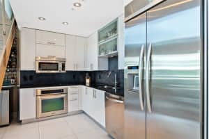 60 SW 13th St Apt 5212, Miami, FL 33130, Sold 10/05/23