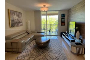 19901 E Country Club Dr 2505, Aventura