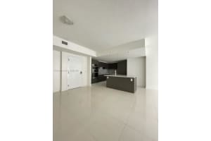 7661 NW 107th Ave Apt 303, Doral, FL 33178, Sold 11/09/23