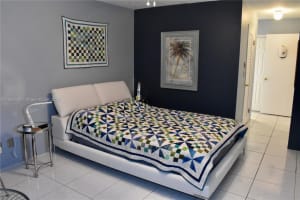 500 NE 14th Ave APT 204, Hallandale Beach, FL 33009, Sold 12/04/23
