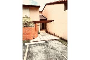 9959 NW 9th St Cir Apt 1-10, Miami, FL 33172, Sold 10/05/23