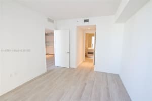 55 SW 9th St Apt 3310, Miami, FL 33130, Sold 10/13/23