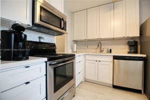 2223 Park Ln APT 101, Hollywood, FL 33021, Sold 12/01/23