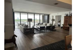 1 Grove Isle Dr A1104, Miami, FL 33133, Sold 11/03/23