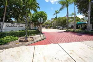 6886 N Kendall Dr APT D102, Pinecrest, FL 33156, Sold 09/29/23