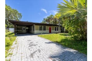 173 Island Cir, Siesta Key, FL 34242, Sold 11/28/23