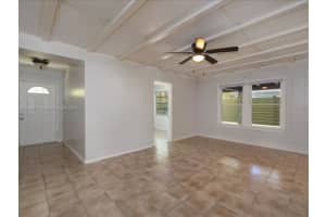 173 Island Cir, Siesta Key, FL 34242, Sold 11/28/23