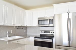 401 Ocean Dr APT 318, Miami Beach, FL 33139, Sold 08/09/23