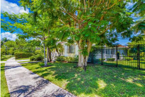 2935 N Bay Rd, Miami Beach, FL 33140, Sold 01/31/24