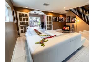 7864 NW 189th St, Hialeah, FL 33015, Sold 09/25/23