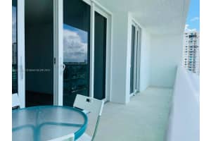 100 Bayview Dr APT 1031, Sunny Isles Beach, FL 33160, Sold 09/27/23