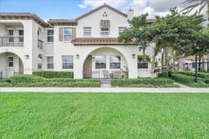 4255 Cascada Cir, Hollywood, FL 33024, Sold 11/17/23