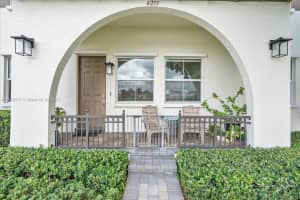 4255 Cascada Cir, Hollywood, FL 33024, Sold 11/17/23