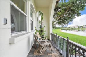 4255 Cascada Cir, Hollywood, FL 33024, Sold 11/17/23
