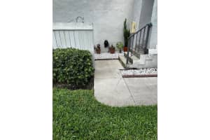 11904 NW 11th St, Pembroke Pines, FL 33026, Sold 09/27/23