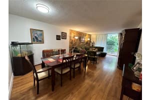 8411 NW 8th St APT 211, Miami, FL 33126, Sold 12/20/23