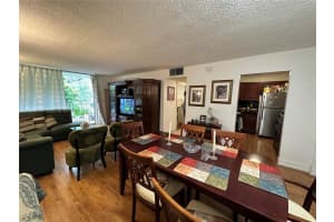 8411 NW 8th St APT 211, Miami, FL 33126, Sold 12/20/23