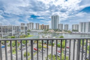 800 Parkview Dr APT 910, Hallandale Beach, FL 33009, Sold 01/16/24