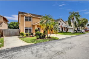 7825 NW 192nd St, Hialeah, FL 33015, Sold 10/04/23