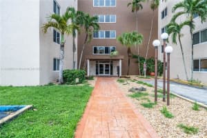 6960 NW 186th St Apt 2-331, Hialeah, FL 33015, Sold 10/04/23