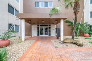 6960 NW 186th St Apt 2-331, Hialeah, FL 33015, Sold 10/04/23