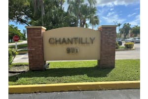 900 NE 195th St APT 214, Miami, FL 33179, Sold 10/10/23