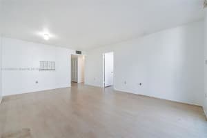 465 Ocean Dr APT 505, Miami Beach, FL 33139, Sold 04/19/24