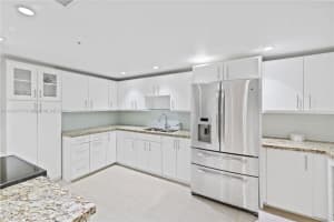 5225 Collins Ave, Miami, FL 33140, Sold 11/06/23