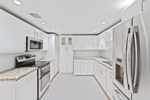 5225 Collins Ave, Miami, FL 33140, Sold 11/06/23