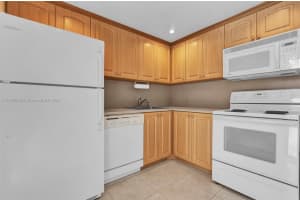 20400 W Country Club Dr APT 116, Aventura, FL 33180, Sold 10/03/23