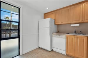 20400 W Country Club Dr APT 116, Aventura, FL 33180, Sold 10/03/23