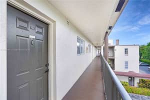 7710 NW 50th St APT 302, Lauderhill, FL 33351, Sold 10/02/23