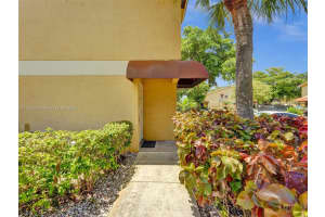3071 N Oakland Forest Dr APT 201, Oakland Park, FL 33309, Sold 01/19/24