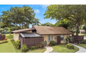 313 Briarwood Cir #19-V1, Hollywood, FL 33024, Sold 01/30/24