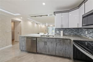 330 NE 26th Ave #113, Boynton Beach, FL 33435, Sold 10/16/23