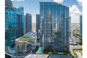 68 SE 6th St Apt 2411, Miami, FL 33131, Sold 03/28/24